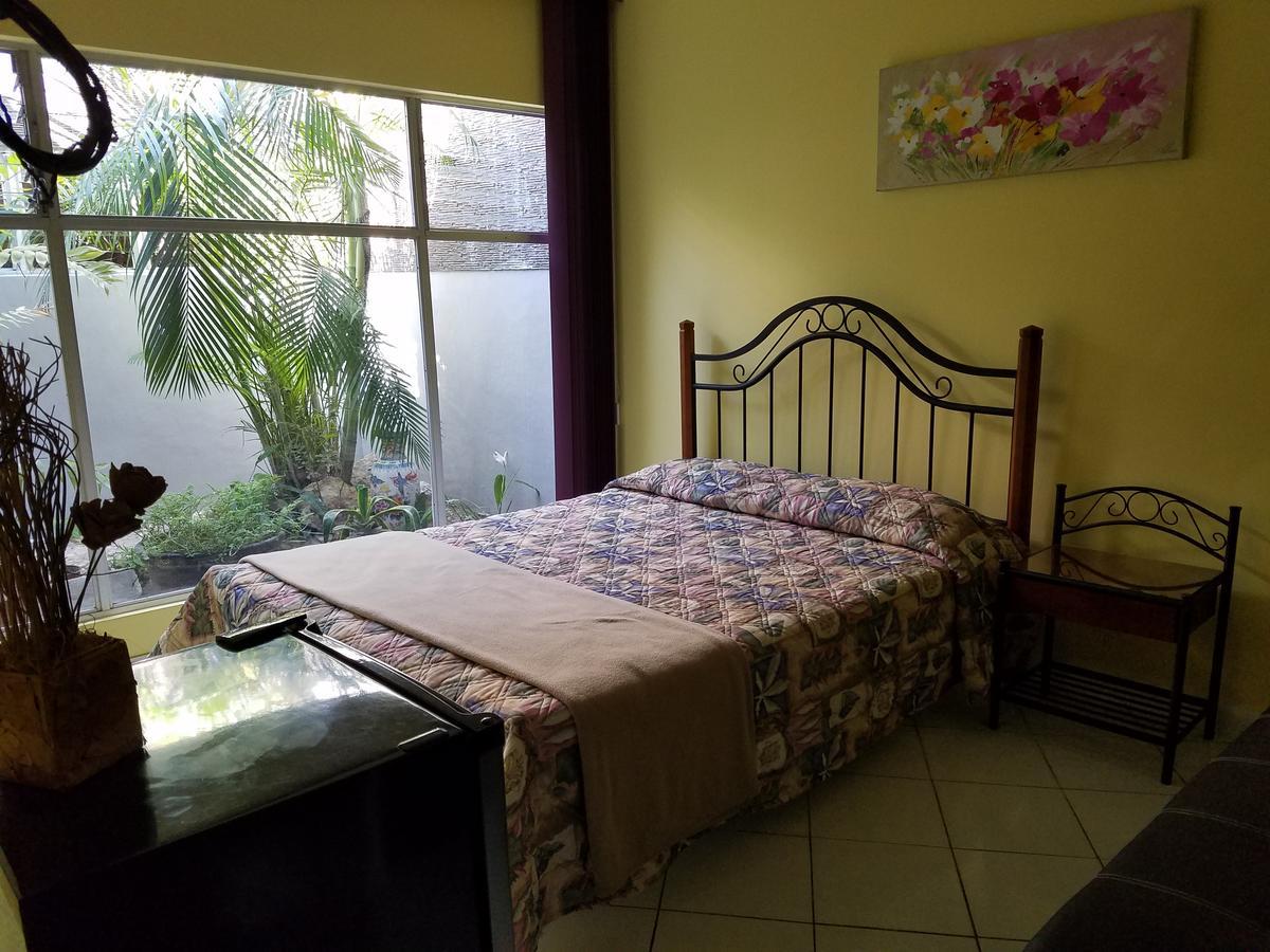 Bed & Breakfast The Rock サンホセ エクステリア 写真